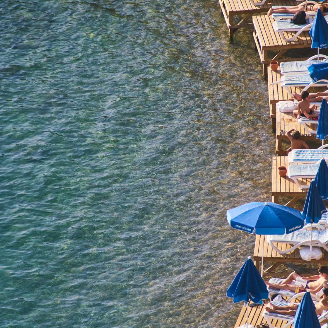 Persone Che Si Distendono Sulla Spiaggia