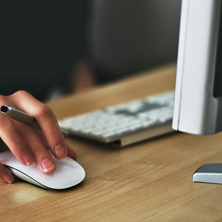 Persona In Possesso Di Apple Magic Mouse